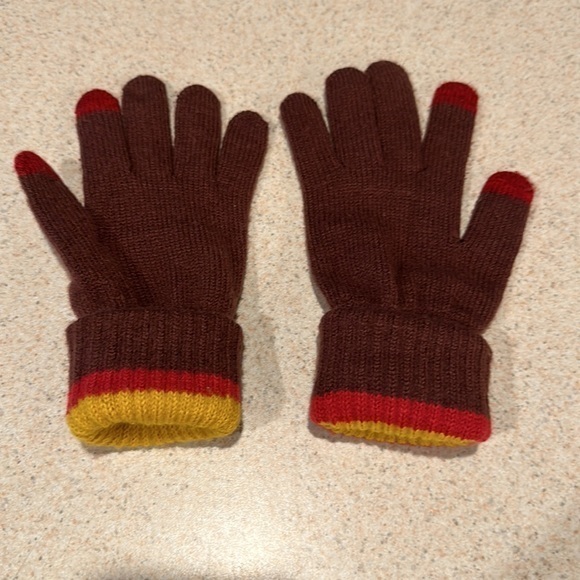 Gryffindor Emblem‎ Adult Gloves - Picture 2 of 5